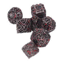 Set di dadi in metallo con macchie di sangue in lega di zinco resistente, 7 pezzi per giochi da tavolo