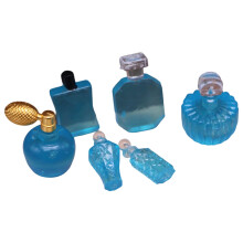 Assortiment détaillé de bouteilles de parfum en résine pour-Bleu