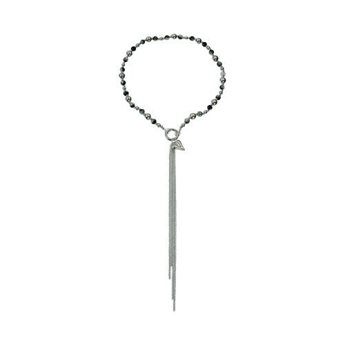 Moderner Symbolschmuck mit dynamischen Bewegungsketten und