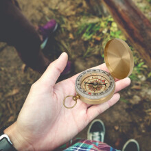 Busolă de supraviețuire pentru camping, busolă de buzunar cu design retro cu capac flip, alamă luminoasă impermeabilă, instrument de navigare