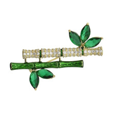 Broche moderne en bambou qui complète sans effort toutes les