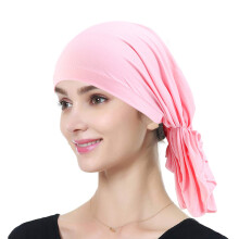 Turbante feminino, confeccionado em algodão macio e elástico de alta qualidade com camadas plissadas que valorizam a silhueta feminina. Acompanha