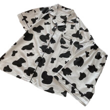 Damesnachtkledingcollectie, losvallende pyjamaset met korte mouwen en knoopsluiting, 2-delige set met koeienprint, loungewear van melkzijde voor