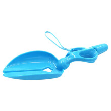 Dog poop scoop with scissor clamp easytoclean material, hanging design