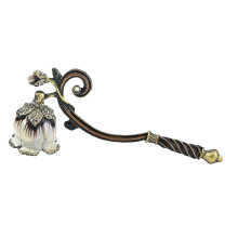 Candle Snuffer with Engraved Floral Design and Non Slip Handle, Metal Extinguishing Tool Set