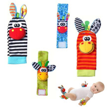 Pack of 4 Baby Rattles Toy Socks Baby Toy Wrist Rattle Socks for Newborn Girls and Boys 06 Months, Gift for Infants