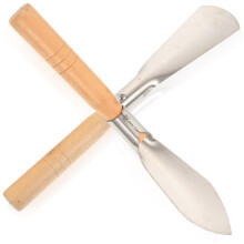 2 pieces of garden trowels with wooden handles for gardening, planting, and transplanting. Durable garden tools for efficient work in the garden.