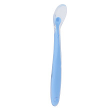 Piccolo cucchiaio di allenamento in silicone blu per neonati, punta morbida