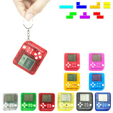 Mini Elektronisches Klassisches Spiel Schlüsselanhänger 4,6*4,2*1,8 cm Zufällige Farbe Geschenk