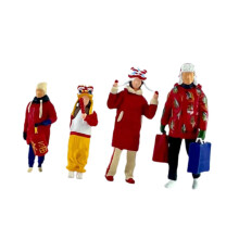 4Pcs 1/64 Diorama Family Figures New Year Celebrations Characters Mini
