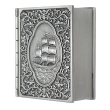 Sieradendoos van Claddagh Design, vintage metalen sieradendoosje met zeilbootmotief en gegraveerde patronen, boekvormig bewaarkistje met