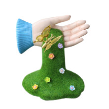Novelty Hand and Butterfly Statue for Outdoor Decors Novelty Gag