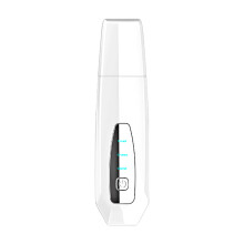 Hydro-exfoliërende gezichtsbehandeling voor huidvernieuwing met mee-eterverwijderaar, poriënreiniger, liftende massage en voedingsinfusie.