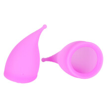 Innovativ menstruationsløsning, moderne månedlig hygiejnekop i silikone til komfortabel hygiejnisk indsættelse, allergisikker, medicinsk kvalitet.