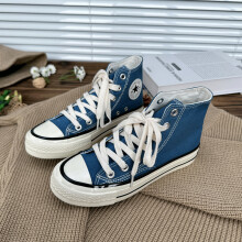 (Hazy blue color, 44) Korean-style street photos featuring men and women in 1970s canvas sneakers and skate shoes