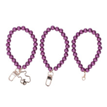 Cordão elegante com detalhes em strass brilhantes e pérolas artificiais, com corrente ajustável. Design sofisticado e luxuoso, perfeito para joias