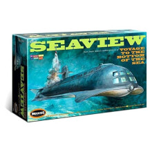 Moebius Models Seaview - 8 Window Movie Version