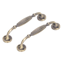 Zierliches antikes Bronze-Griffset aus 2 Stück für Türen & Schränke