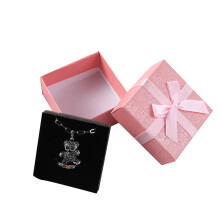 Elegante Schmuckgeschenkbox im Schleifenstil, stabile Kartonkonstruktion, wiederverwendbar, umweltfreundlich, detailreiche Verpackung, frische