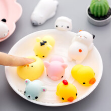 Niedliches Panda-Quetschspielzeug aus PVC zur Stresslinderung, 4x3x3 cm, für Büro & Zuhause