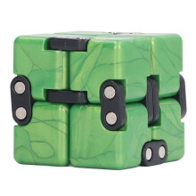 Gioco di puzzle infinito verde per il pensiero logico e il sollievo dallo stress