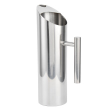 Jarra multiuso em aço inoxidável com design elegante e resistente, ideal para bebidas geladas e chá quente, com superfície fácil de limpar.