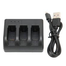 Akku-Ladestation mit längerer Akkulaufzeit, mehrfachem Sicherheitsschutz, Dreifachladegerät, Schnellladegerät, drei USB-Ladeanschlüssen und
