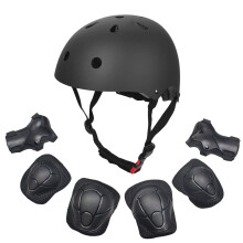 Maßgeschneiderter Kinderhelm und Protektoren mit komfortablem, weichem Innenfutter. Leichte Konstruktion. Perfekte Geschenkidee, komplettes