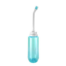 Botella de bidé portátil para el cuidado femenino, sistema de limpieza personal con boquilla retráctil y diseño de boquilla giratoria,
