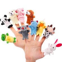 Zachte pluche vingerpoppetjes in de vorm van dieren, educatief speelgoed voor kinderen. Felgekleurde fluwelen dierenfiguurtjes met levensechte