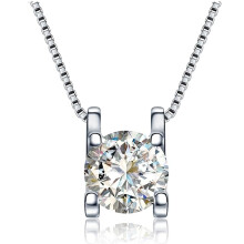Colar com pingente feminino, design elegante em prata S925 hipoalergênica e detalhes em moissanita, presente perfeito para ela. Estilo versátil.