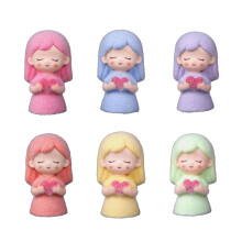 Figurines de filles en forme de cœur, Statues de filles en