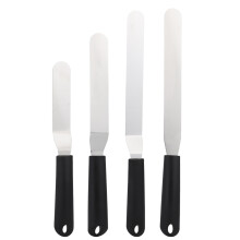 Tortenkunst: Abgewinkelter Tortenspatel – ergonomisches Backwerkzeug für einfaches und sauberes Backen, mit Aufhängeöse zur platzsparenden