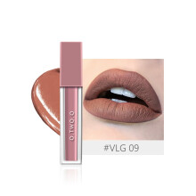 Rossetto liquido opaco vegano, impermeabile e non seccante, dalla texture setosa, ad alta pigmentazione e lunga durata, formula naturale e
