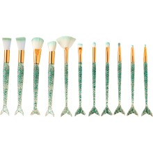Elegante Make-up-Pinsel für Mädchen, weiche Nylonborsten, Meerjungfrauen-förmiger Griff, leicht zu reinigen und zu trocknen, ideal zum Verblenden