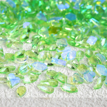 Strasssteine für Nagelkunst – ideal für kreative Bastelprojekte und modische Accessoires. Hochwertiges K9-Glas mit leuchtenden Aurora-Farben.