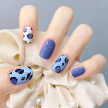 Faux ongles courts carrés en acrylique, faciles à appliquer, pour femmes et jeunes filles (lot de 24), reflètent votre personnalité unique.