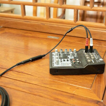 Audio Y-splitteradapter: 1 x 6,35 mm (1/4 inch) TRS stereo female naar 2 x 6,35 mm TS mono male kabels.