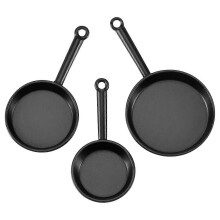 Miniatuur metalen keukenset (3 delen) op schaal 1:12 voor poppenhuis: potten, pannen, keukengerei en accessoires.