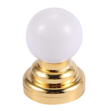 Miniatuur LED-plafondlamp met witte bol op schaal 1:12 voor poppenhuis, inclusief batterijen.