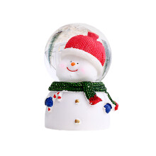 Kerstsneeuwboldecoraties, muzikale feestelijke glazen sneeuwbollen op batterijen, verlichte kerststal, cadeaudecoratie voor thuis