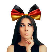 Accessori per capelli color arcobaleno, fermagli a coccodrillo in tessuto satinato ispirati alla bandiera Pride per donna, ideali per feste e cosplay.