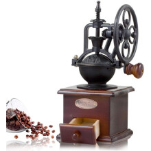 Kaffeemühle, hölzerne Handmühle im Vintage-Stil, klassische French Press mit Bürste