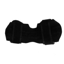 Attelle de cheville respirante en néoprène, ajustable, avec talon ouvert pour une grande amplitude de mouvement et une récupération optimale.