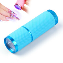 Lampe torche UV portable pour manucure, idéale pour le séchage du vernis gel. Ses 9 LED violettes assurent un séchage rapide. Résistante à la