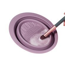 Mata Glantacháin Scuab Smididh Marthanach Le hÁbhar Silicone, Dearadh Fillte Uiscedhíonach Éasca le hÚsáid Cumas Glantacháin Ilúsáidí Do