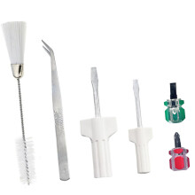 Naaimachineaccessoire voor een grondige reiniging van machines-A