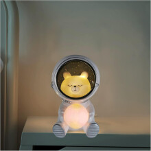 Fantastisk galakseprojektor til drømmende atmosfære, astronautdesign med blinkende grønne stjerner, perfekt til børneværelser