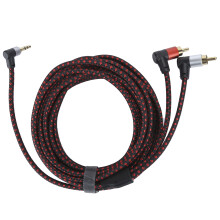 Audiokabel mit rechtwinkligem Design für Smartphones und Heimkinoanlagen, die schützende Nylonhülle sorgt für Langlebigkeit und Flexibilität.