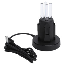 Ricarica con stile: base di ricarica con barra luminosa trasparente e supporto per esporre i controller Joy-Con di Nintendo Switch.
